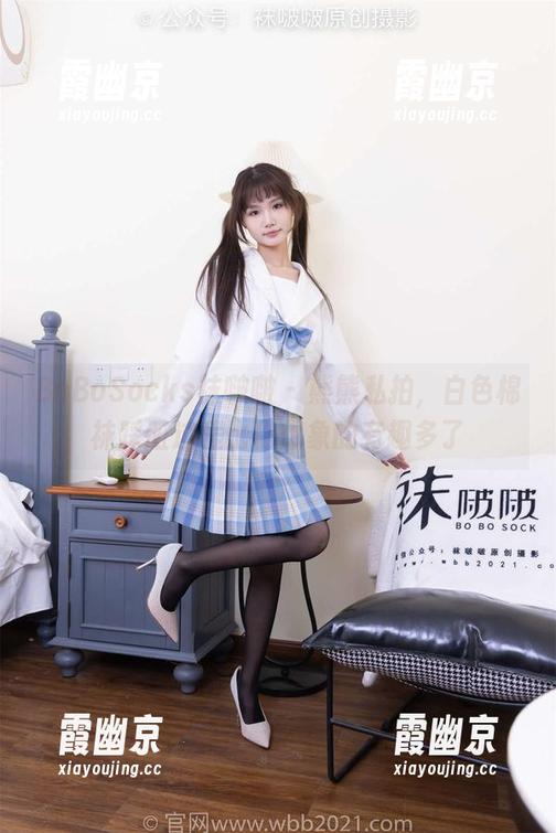 BoBoSocks袜啵啵 - 熊熊私拍，白色棉袜踩脏过程比你想象的有趣多了
