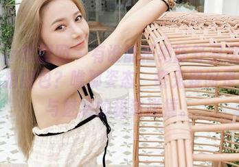 Feilin嗲囡囡 – 有谁能拒绝陈舒羽这个睡衣私拍图包？瞧那姿态，毫无疑问是舒适与魅惑的极致碰撞。