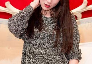 GIRLT果团网 – 白衬衫里的蜜桃Q妹儿，圣光？不，咱纯粹自然！