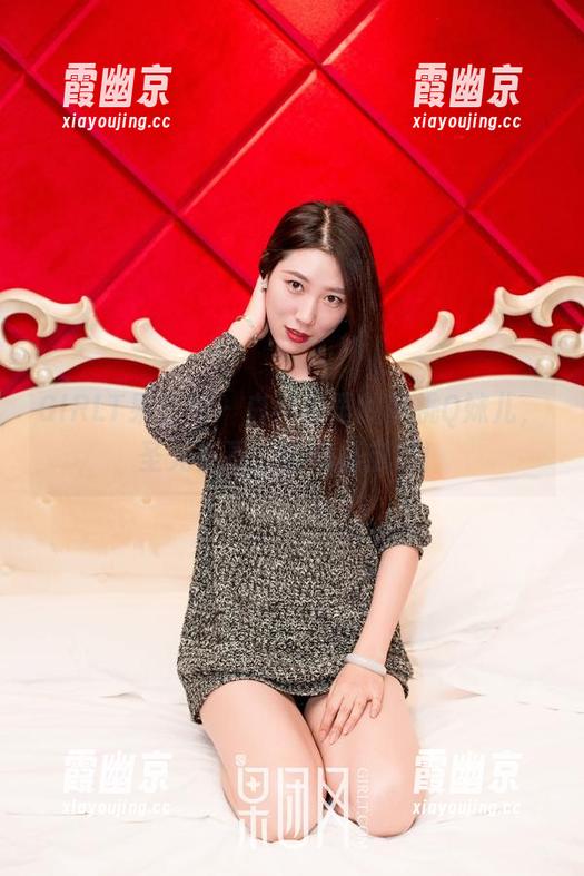 GIRLT果团网 - 白衬衫里的蜜桃Q妹儿，圣光？不，咱纯粹自然！