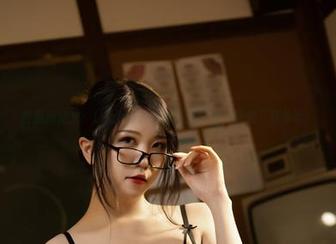 校服新定义：Leah梓未给你高清一击，快来下载体验！