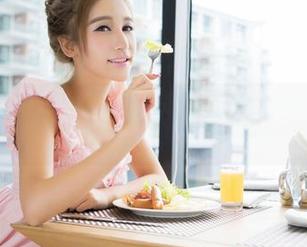 QingDouKe青豆客 – 最近都有王语纯学姐的图集更新，是我想多了，还是大家都在默默念她的名字？