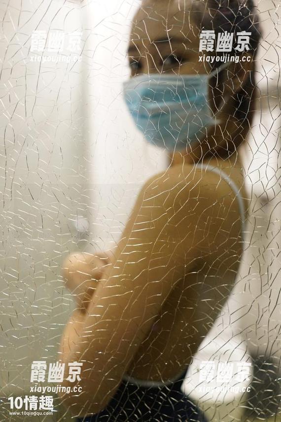 ROSI最新作品，嫩学妹制服，甜得让人怀疑人生