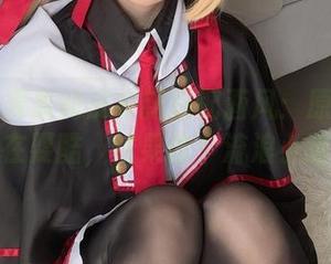 Seele麦麦的皮衣新搭配画风：原图里明明是在耍酷，结果像个流浪小猫咪？