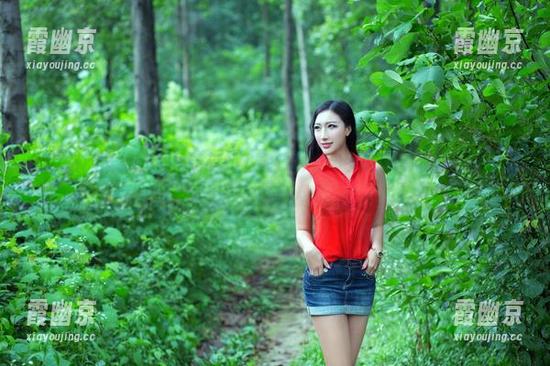 TuiGirl推女郎 - 林萌萌的私拍：那个“女友”是谁，真让人好奇。
