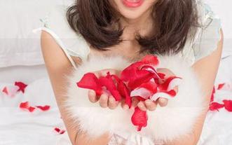 UGirls尤果网 – 屁股不重要，重要是李颜儿的美腿写真分享带来的震撼。