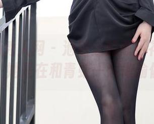 Xiuren秀人网 – 池塘边的陈小花：原图证明，她是在和青蛙一起做瑜伽吗？