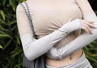 Xiuren秀人网 – 在线抢眼，陈雅漫VICKY的体操服有特色，绝对不只是为了翻跟头。