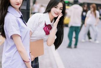 YouMi尤蜜荟 – 果儿Victoria的吊带写真：谁说果子只能美不胜收？