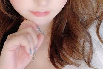 下载サク(saku)的Fantia2021年写真集，未必是理智选择，但求一睹风采。