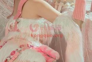 壁纸换成七月喵子的黑丝jk，你的桌面准备好被击中了没？