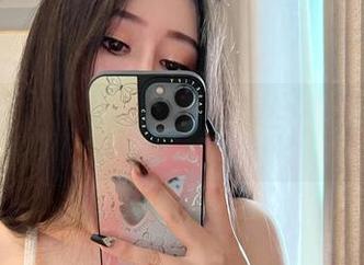 微密圈 – 来自不爱笑的赛琳的最真实自拍，原图直击内心——这表情你能hold住吗？