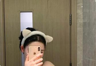 微密圈 – 不爱笑的赛琳的红色内衣图包：不下载，你可能会后悔一年！