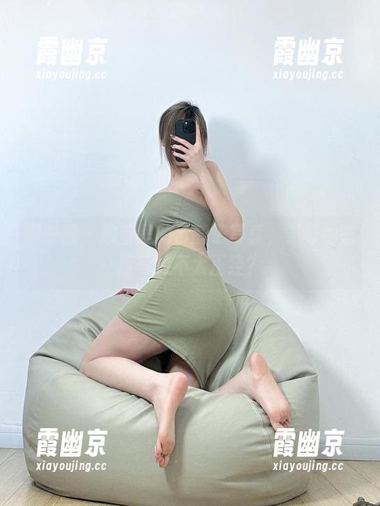 微密圈 - 教室里的乙醇子写真，学习的态度可能不太正经？