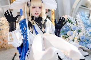 看九柒喵的体操服写真，图片里透出一种“认真”但又不太在意的小反叛。