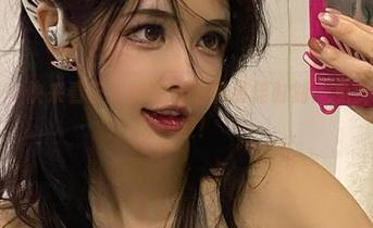 微密圈 – 快来看于芷晴在泳池的最佳时刻：免费照片爽一波！