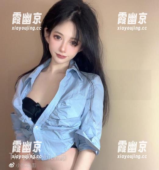 图集赞美倦倦喵的棉袜，配文：这可真不能穿出门啊