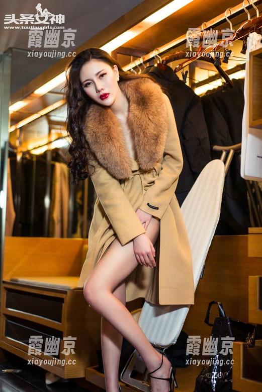 头条女神 - 易阳的图集里满满都是女神气息，美图得让人驻足。