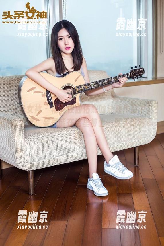 头条女神 - 畅游在曲佑熙的泳池作品中，心想着：要是能在这里待上一整天该有多好。