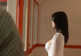 奈汐酱Nice的“危险游戏”，让人无意间多看了几轮，脑海里开始幻想…
