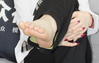 小众视觉 – 空降原图！小薯条的短裤写真，俨然夏日小妖精，真困扰我心思…