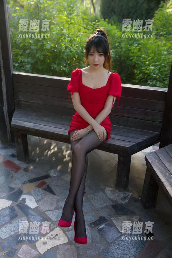 小女巫露娜的图集：大韩航空制服扮演得像个飞行员，也可能丢了机票！