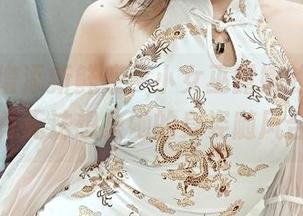 图库又增添新鲜感，小女巫露娜的雷姆婚纱，真无法想象她的身姿随风合拍！