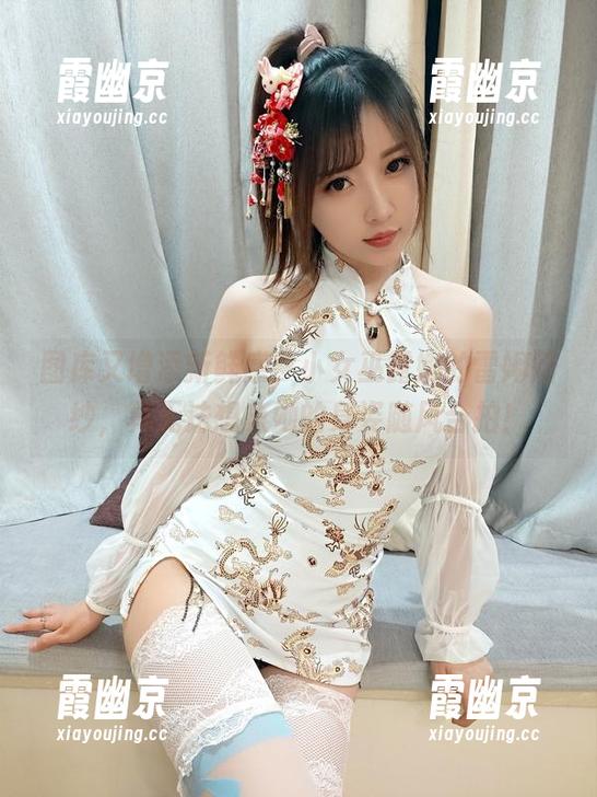 图库又增添新鲜感，小女巫露娜的雷姆婚纱，真无法想象她的身姿随风合拍！