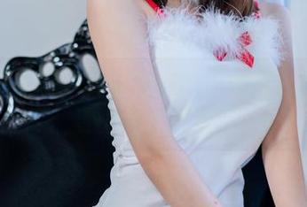 户外系列的小鹿鹿shika原图与壁纸，背景比她还好看？
