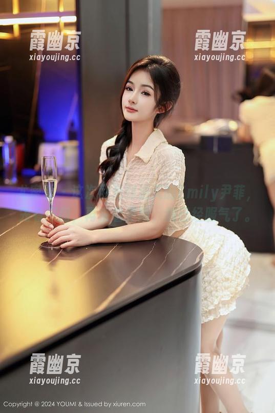 尤蜜荟 - 这次可爱到逆天的Emily尹菲，先看原图，再来看更新，我已经服气了。