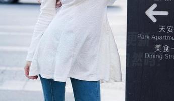 推女郎 – 艾栗栗的少女图集更新——你能想象她把这个拍得多自然吗？