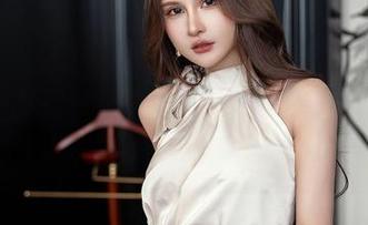 星颜社 – 本日精彩：恩一老师的高清长腿，打破次元壁，快来分享，别让这美腿孤单一人！