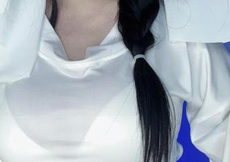 在末夜787的诱惑下：红色兔女郎下载无门槛