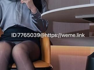 微密圈 – 这套泳池套图，楚楚不吃鱼的每一个姿势都在挑逗……我的眼睛啊。