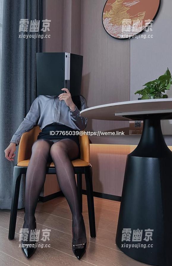 楚楚不吃鱼 微密圈 - 这套泳池套图,楚楚不吃鱼的每一个姿势都在挑逗……我的眼睛啊。