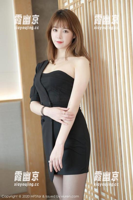 模范学院 - Emily顾奈奈酱最新“吊带”作品，今天又被她的衣服拖去疯狂吃冰淇淋了！