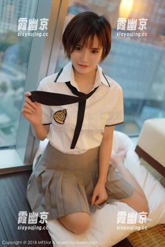 模范学院 - 裸足不裸心：软软酱的私拍之旅，脚印满满的欢乐！