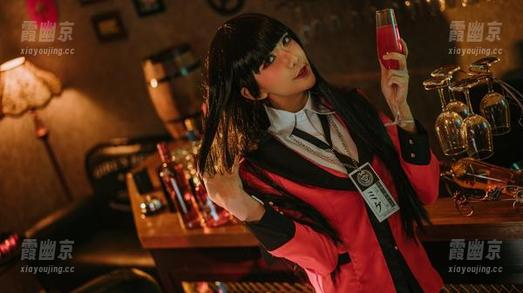 纯白写真，源纱希喵喵喵把“白登登”玩出了新高度，眼神里藏着星辰大海？
