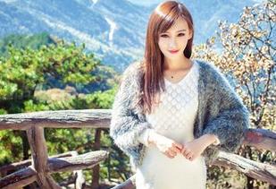 爱蜜社 – 图片里的Angela小热巴，校园的色彩随我的心情飘