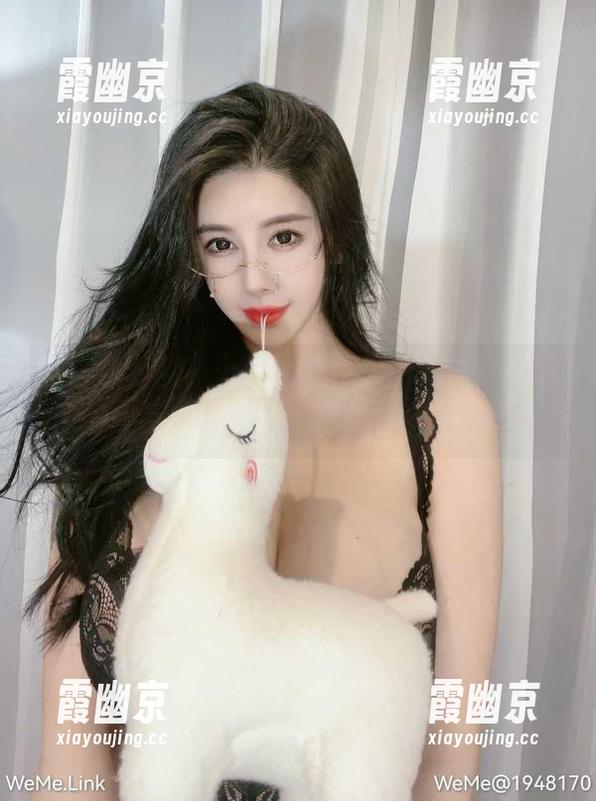 微密圈 - 猪小七的比基尼美图在线，这一天真该庆祝庆祝！