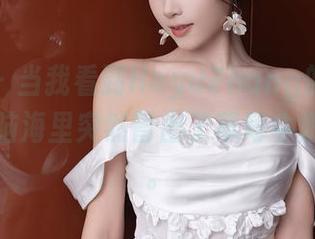 秀人网 – 当我看到HeyuZhang的粉色美图时，脑海里突然冒出了草莓牛奶的香气。