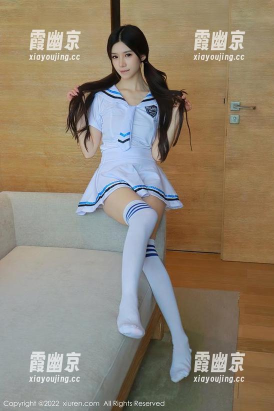 秀人网 - 衣服虽然简单，温心怡的写真却能把美足衬托得如此出彩
