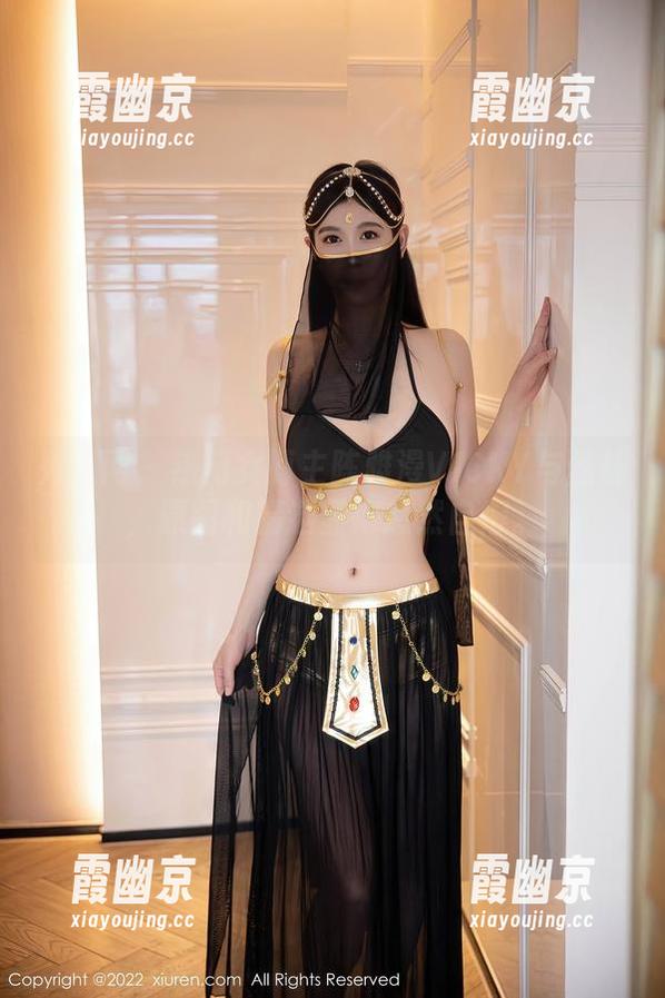 秀人网 - 热门女博主陈雅漫VICKY与丝袜，原图和精选显得悠然自得。