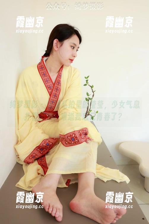 绮梦摄影 - 原图私拍里的莹莹，少女气息扑面而来，难道我忘记青春了？