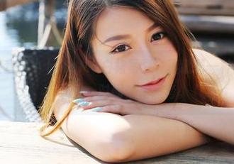 美媛馆 – 全套伊小七MoMo白裙写真，蕴藏着一种奇妙的韵味，让人一时间停止思考。