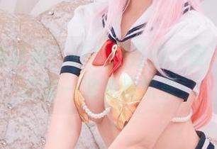 这图包你认得！坏学妹自拍，蜜汁猫裘送来的一波免费欢乐！
