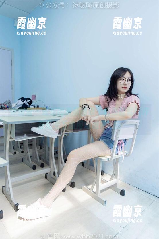 袜啵啵 - 瑶瑶的最新图册，帆布鞋就这样在阳光下悠闲地跑来跑去
