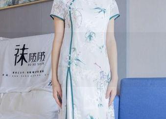 袜啵啵 – 如果芝士的民国学生装作品会说话，它们肯定会低声细语