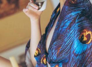 白色，逐月Su的写真，原图让我琢磨了半天，如此淡雅……