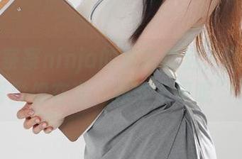 观看阿寨寨ninja的体育课后，图里她的背影像在说“我才不累呢”。